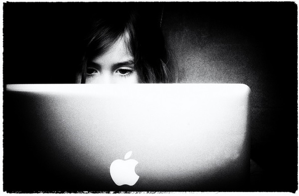 meisje met laptop