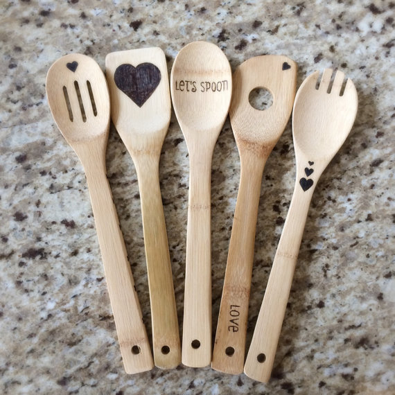 https://www.etsy.com/nl/listing/265172201/wooden-cooking-utensils-handmade-wood?ga_order=most_relevant&ga_search_type=all&ga_view_type=gallery&ga_search_query=valentines%20day%20cook&ref=sc_gallery_1&plkey=78208df1b26242927bdd5660e41a114db842952f:265172201