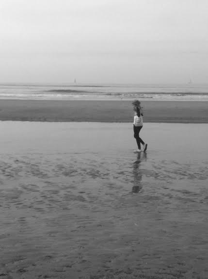 meisje op het strand