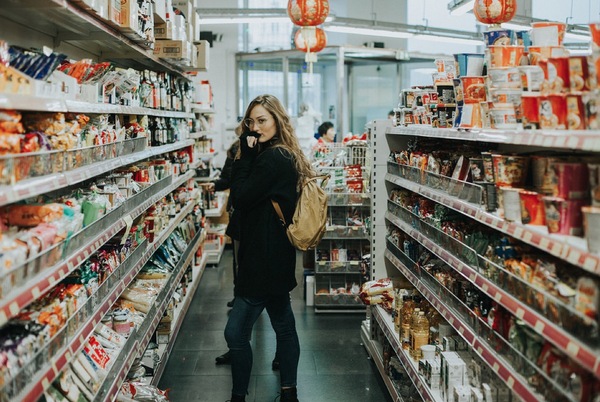 anorexia verlangen naar eten supermarkt voeding obsessie vrouw meisje